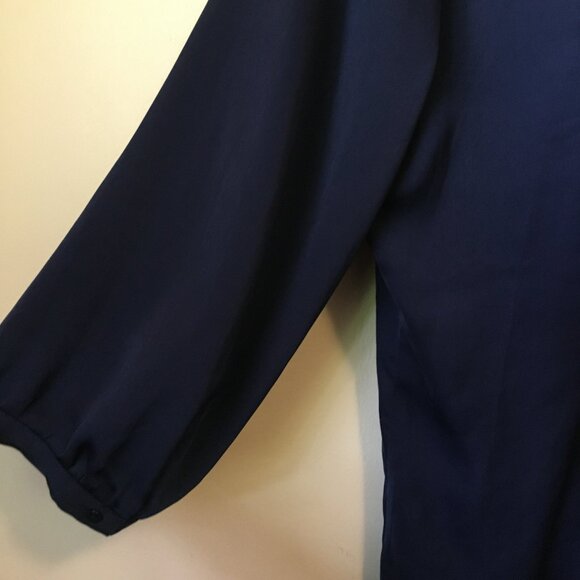 Flowing Pleated V-Neck 3/4 Sleeve Tunic Style Dark Navy Blouse - Picture 8 of 16